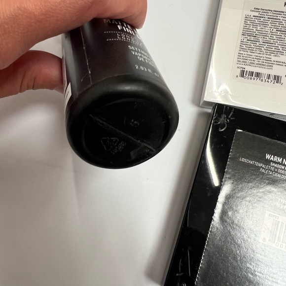 Nyx Spray Matte + Ultimate EyeShadow Palette 03 Warm Neutrals + concealer New - Picture 6 of 6